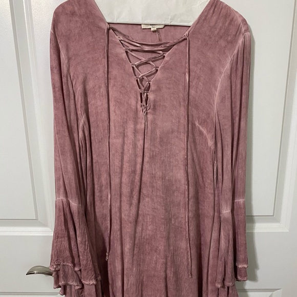 Dresses - Picture 3 of 3